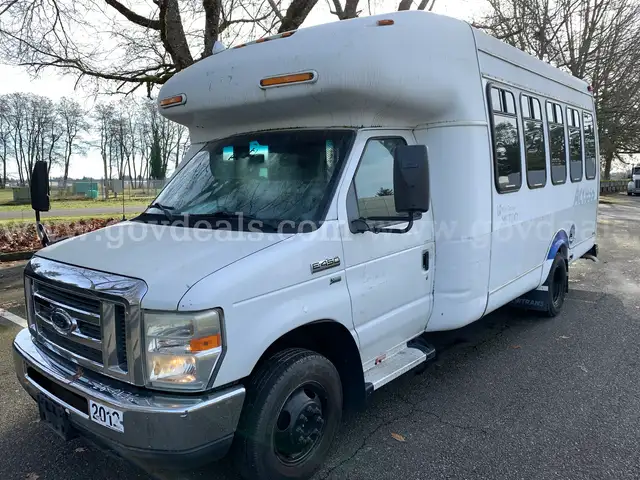2011 Ford Econoline E450 Startrans Shuttle Bus 14 Passenger w/ Wheelchair Lift (ID# 44520) (PRT) (26-0136) 11700