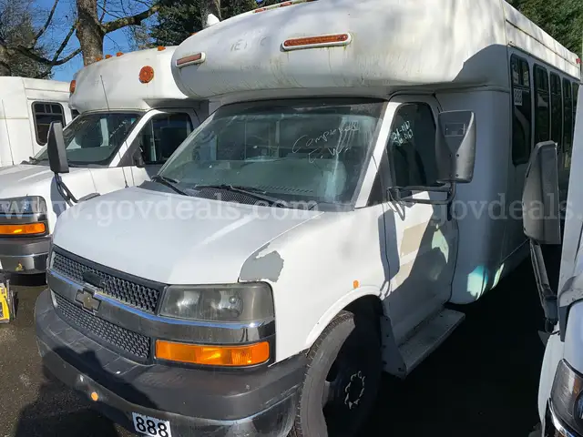 2010 Chevrolet Express G3500 Shuttle Bus 14 Passenger w/ Wheelchair Lift *Tow-Away* (ID# 44558) (PRT) (26-0167) 11700