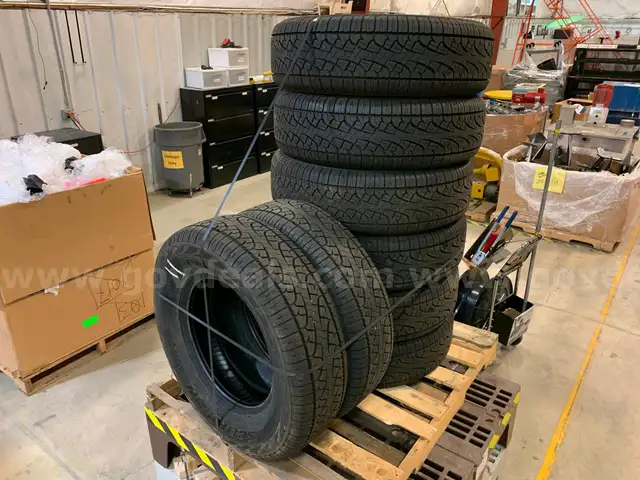 Pallet of 8ea Pirelli Scorpion ATX 365/70 R17 ATR Tires (ID #44583) (I9-3L) (25-4627-2) 490