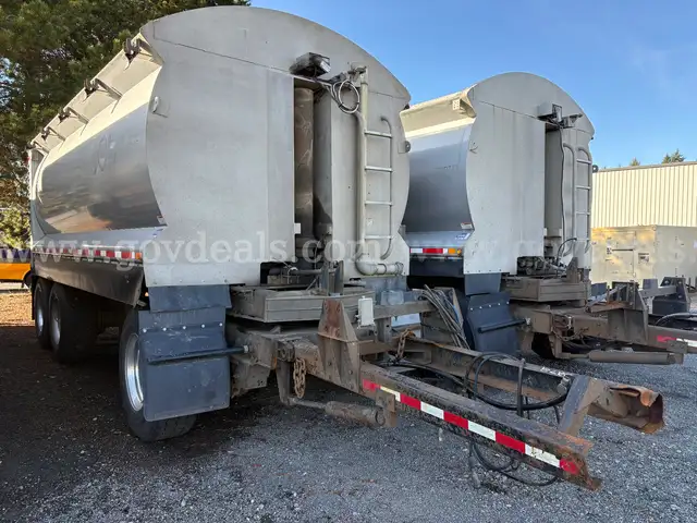 2012 Columbia Body 3 Axle Turn Table Pup Trailer w/ Convex Body 27-29 Yard Dump, Damaged (ID# 44638)(TCO)(26-0272) 11700
