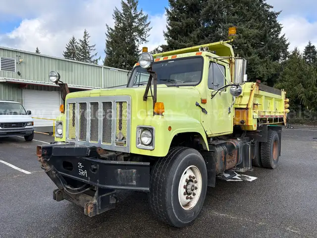 2003 International 2574 4X2 Plow Truck (ID# 44664) (E04) (25-3709) 405