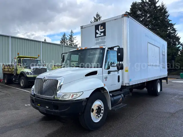 2002 International 4300 SBA DT466E 4X2 24FT Box Truck with Lift Gate (ID# 44668) (E05) (24-4058) 39410