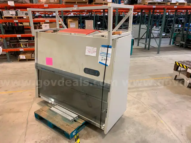 Labconco 36212/36213 A2 Laminar Flow Hood (ID #44684) (J11-1RL) (25-3502-4) 672