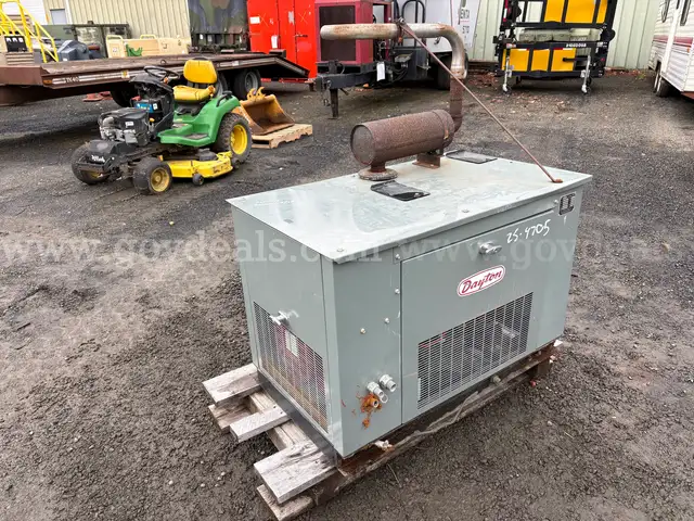 1991 Dayton 09112-0 10 kW Natural Gas Generator (ID# 44724) (GVL) (25-4705) 405