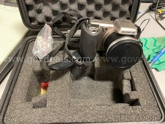 Olympus SP 600 UZ Camera w/Case (ID #44728) (J01-3L) (25-4803-41) 225