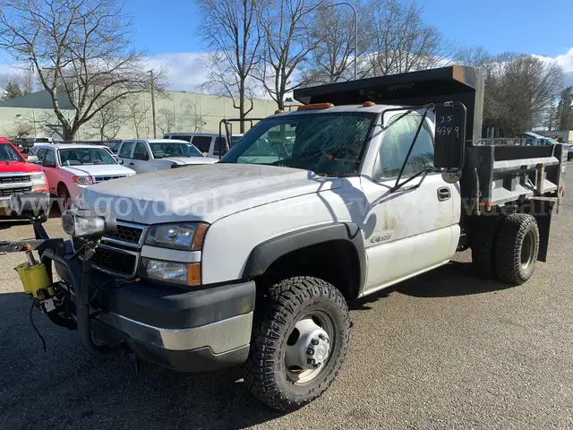 2006 Chevrolet Silverado 3500 LS 4WD DRW Truck w/ Dump Bed *Tow-Away* (ID# 44744) (EF10) (25-4349) 465