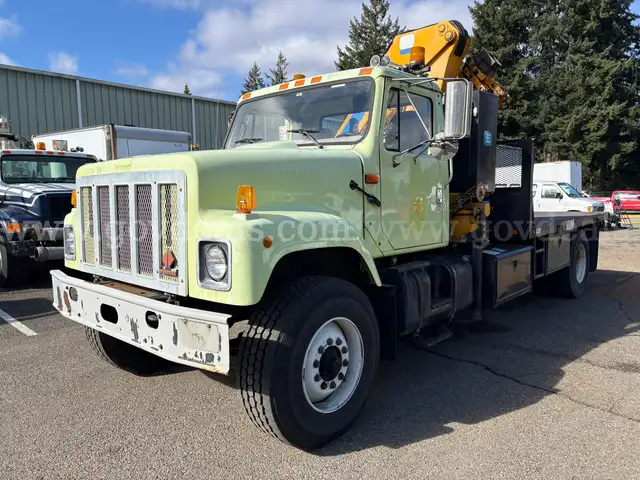 2001 International 2574 4x2 12ft Flatbed Truck w/ EFFER 170/2S Knuckle Boom Crane (ID# 44761) (E04) (25-4389) 405