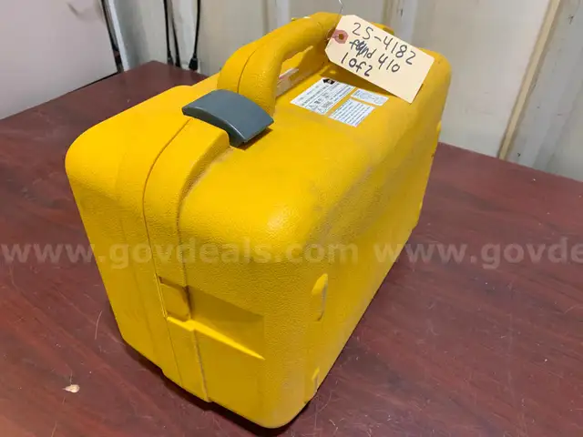 Topcon PS-103A Total Station & RC-5 Remote Control (ID #44812) (J1-3L) (25-4182-1) 405