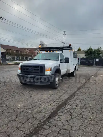 2009 Ford F-550 with Service Body and Stanley Hydraulic unit