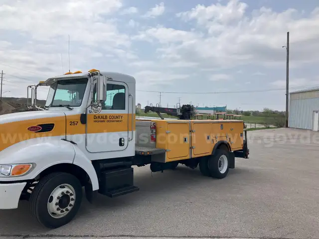 2011 Peterbilt 330 Mechanics Service Truck with Crane
