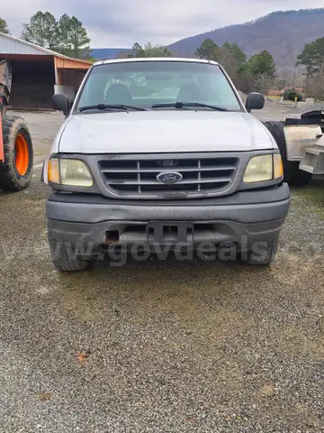 2002 Ford F-150 XL SuperCab Short Bed 4WD
