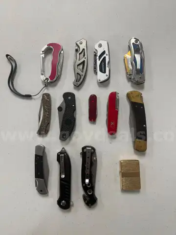 Lot of pocket knives