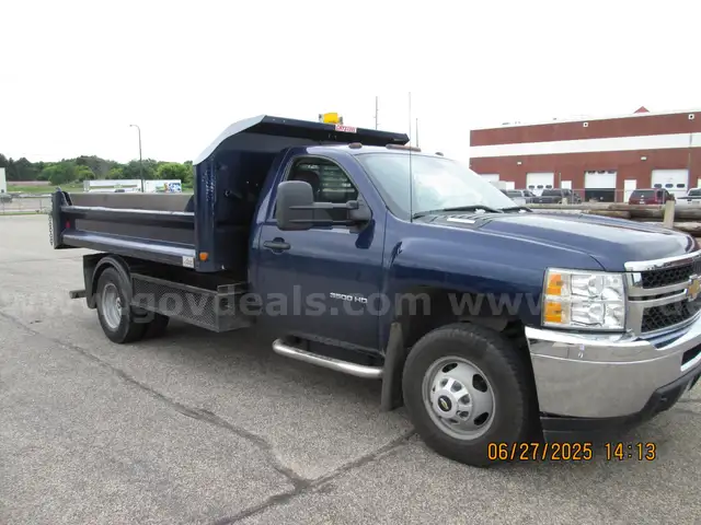 2013 Chevrolet Silverado 3500HD Dump Truck, $WD