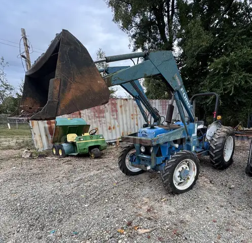 Ford 3040 Tractor with Loader