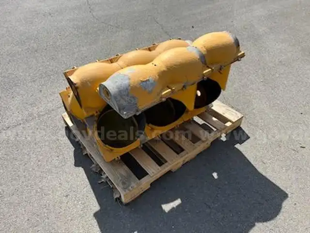 3 traffic section signal heads without bulbs