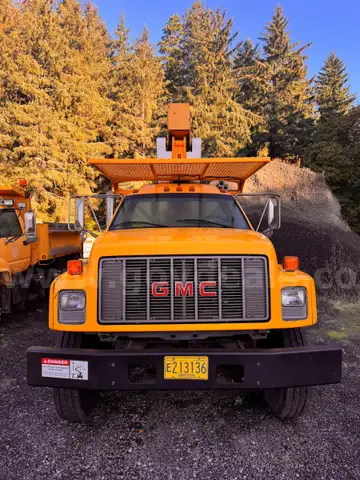 1999 GMC Bucket Truck **READ DISCRIPTION**