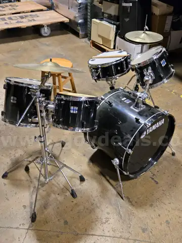 Yamaha Drum Kit w/ Zildjian Cymbals &#x26; Hardware