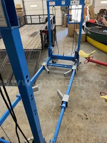 Genie Super Straddle Lift