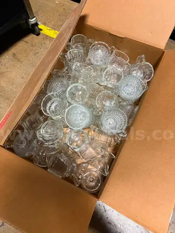Glass cups/bowls/plates lot