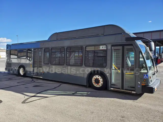 2017 ELDORADO NATIONAL SHUTTLE BUS
