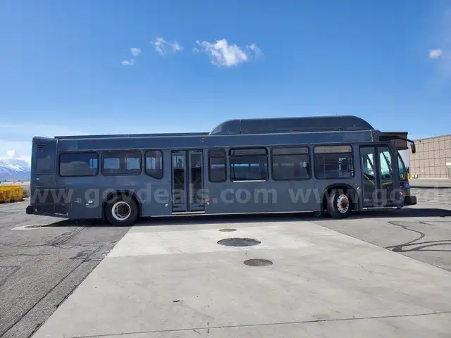 2017 ELDORADO NATIONAL SHUTTLE BUS