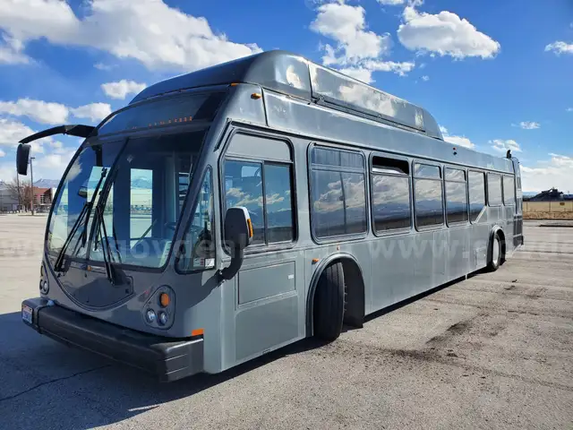 2017 ELDORADO NATIONAL SHUTTLE BUS