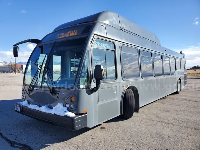 2017 ELDORADO NATIONAL SHUTTLE BUS