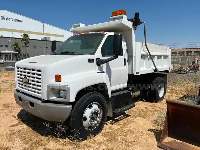 2004 Chevrolet C7500, Dump Truck