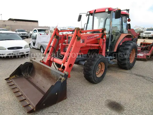 2003 Kubota M6800HDC 4WD Tractor