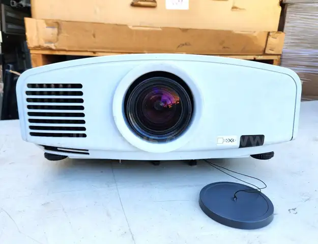 Mitsubishi WD2000 DLP Projector High-Performance, Professional-Grade (Internal ID: ID: 121625-5)