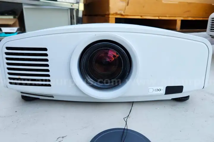 Mitsubishi WD2000 DLP Projector (Internal ID#121615-9)