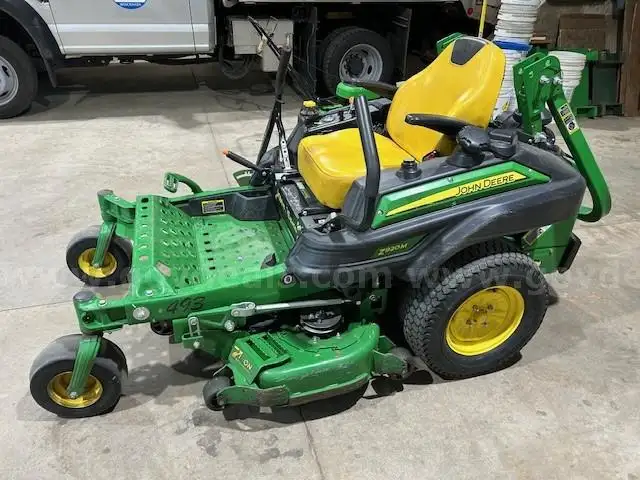 J D  2020 Z trak zero turn lawn mower  Z920M