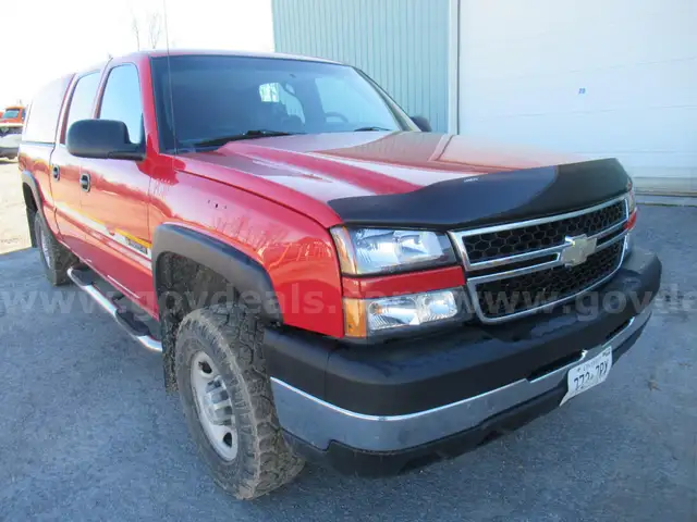 2006 Chevrolet Silverado 2500HD LS Crew Cab 4WD