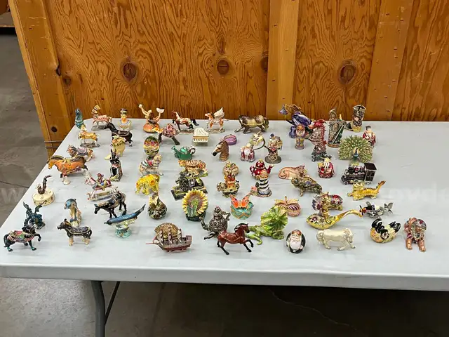 HUGE LOT OF COLLECTIBLES