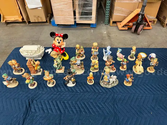 HUGE LOT OF COLLECTIBLES