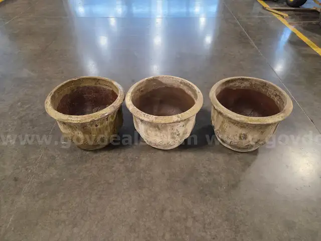 Matching Flower Pots (Lot of 3)