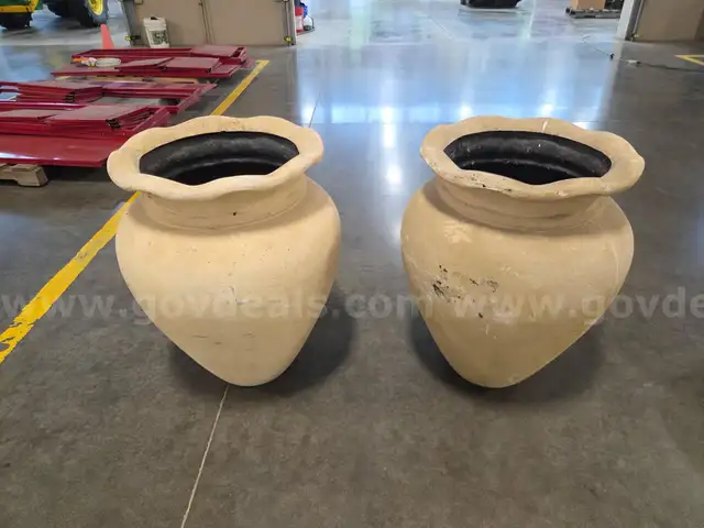 Matching Flower Pots (Lot 1 of Qty. 2)