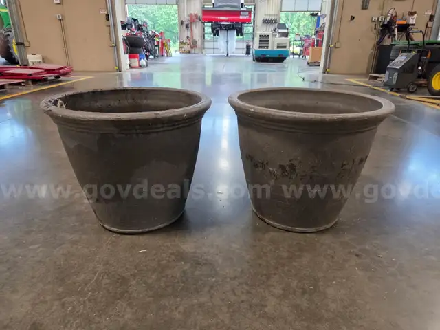 Matching Flower Pots (Lot 2 of Qty. 2)