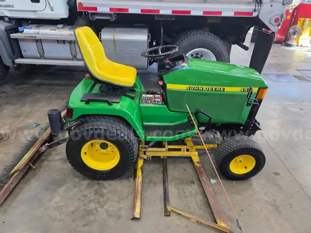 John Deere 455 Diesel Garden Tractor -  Excellent condition!