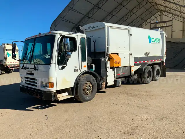 2011 Refuse Truck with Labrie body and automated arm