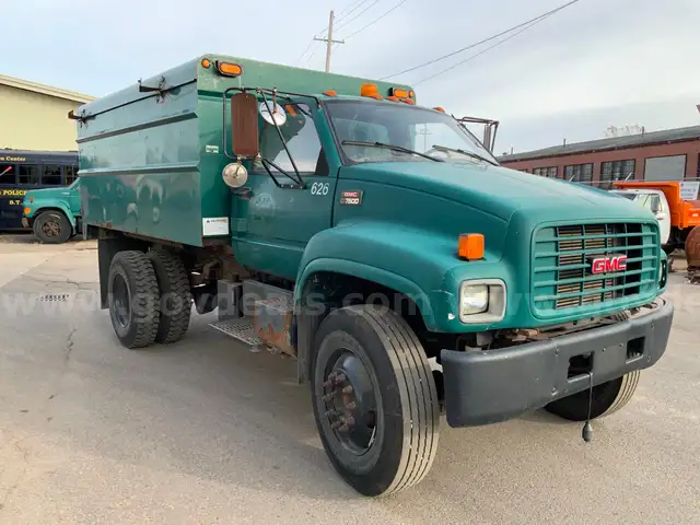 2000 GMC C7H042 - Chipper Dump