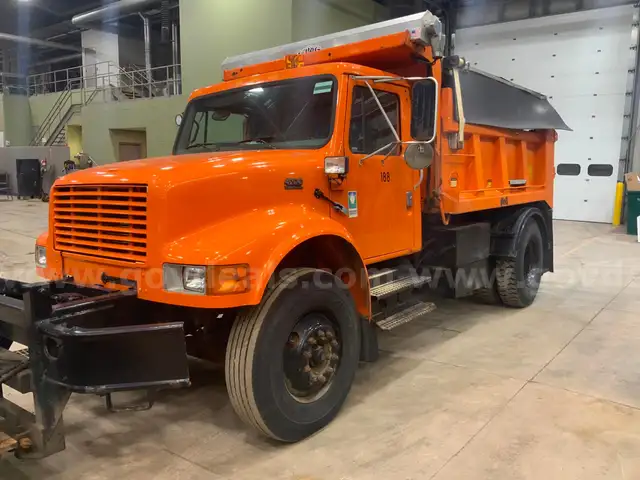 2000 International 4900