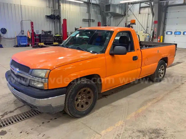 2005 Chevrolet Silverado 1500 Work Truck Long Bed 2WD