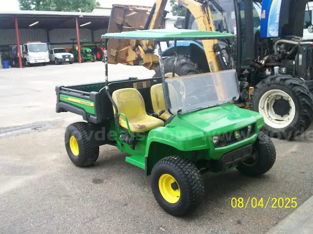 2017 John Deere TX Gator   4x2   Manual dump bed