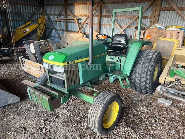 JOHN DEERE 1070 TACTOR