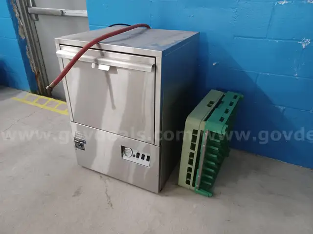 Moyer Diebel - Commercial Dishwasher 501LT and 2 racks