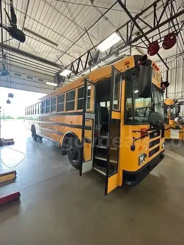 2010 Thomas Safe T Liner - 78 Passenger