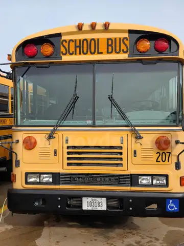 2006 Blue Bird All American/All Canadian LIFT Bus - 23 passenger