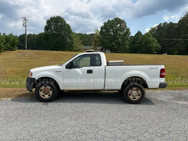 2005 Ford F-150 XL 4WD
