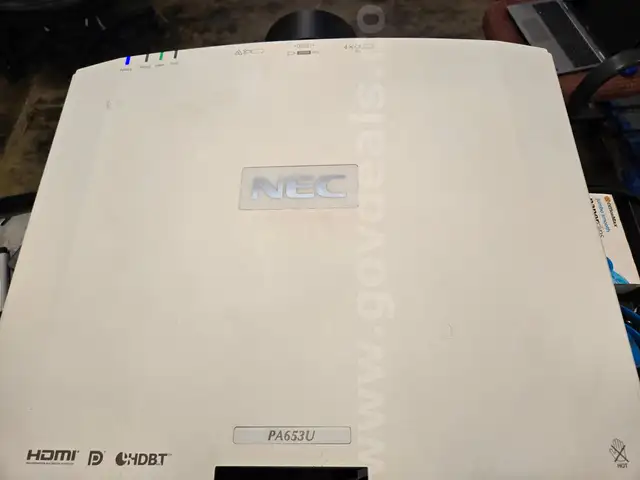 NEC PA653U projector